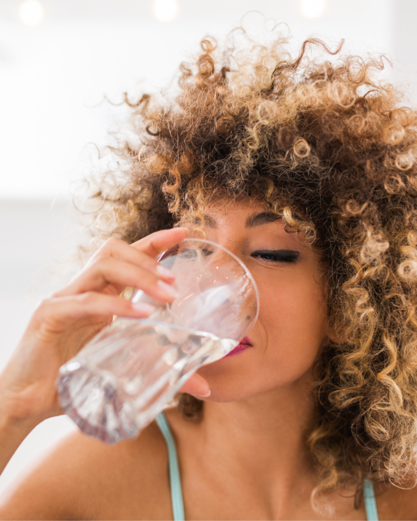 Hydratez-vous bien pour un bel éclat de peau.