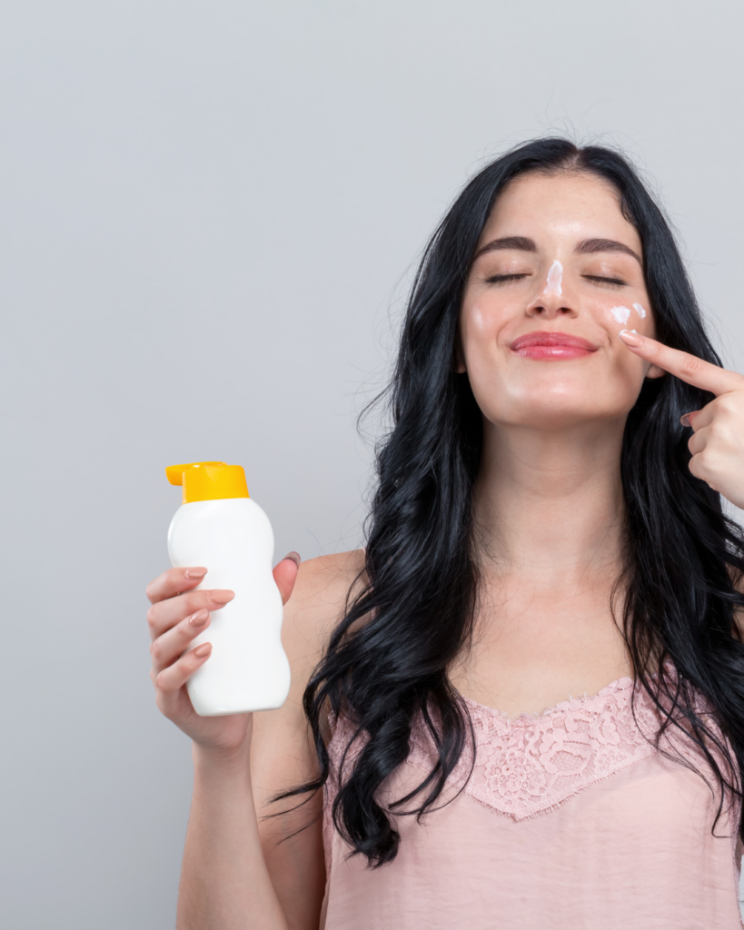 La crème solaire est un indispensable, même dans une routine minimaliste.