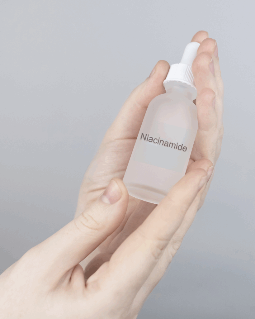 La niacinamide, le couteau suisse de votre routine anti-tâches.